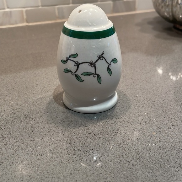 Spode Made in England Salt Shaker - Picture 3 of 4